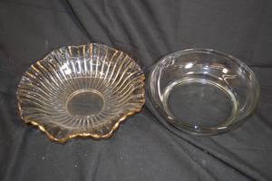 lot 164 image: 2ct Decorative Glass Dishes, One With Gold Inlay