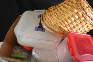 lot 207 image: Assorted Tupperware
