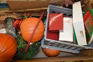 lot 211 image: Bulk Seasonal and holiday Decor