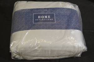 lot 215 image: Home Reflections Queen Size 6pc Bedsheet Set