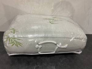 lot 196 image: Bamboo Mattress Topper 8-21 inches Deep Pocket Full