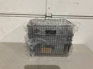 lot 169 image: LOT OF 4 Wire Basket