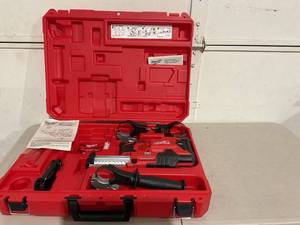 lot 78 image: Milwaukee 2306-22 M12 Hammervac Univ Dust Ex Kit