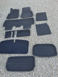 lot 572 image: Car Seater Mats For Tesla Model Y 7 Seater