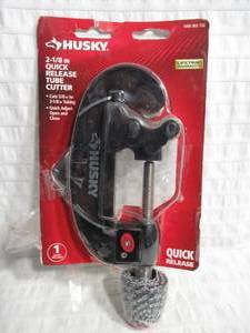 lot 112 image: Husky 2-18 in. Quick-Release Tube Cutter