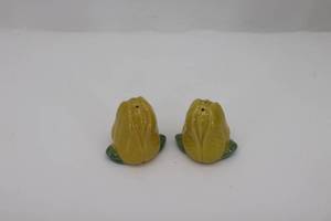 Rosemeade Pair of Pepper Shakers