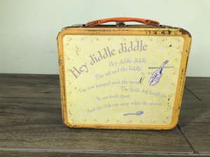 lot 11 image: Vintage Hey Diddle Diddle Metal Lunch Box Nursery Rhyme