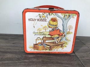 lot 12 image: Vintage 1970s Holly Hobbie Metal Lunch Box