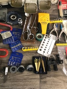 lot 21 image: Lot of tools, hardware and more