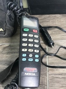 lot 30 image: Vintage Nokia C250 Analog Bag Phone