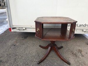 lot 7 image: Vintage 8 Sided (Octagon) Side End Table wLion hardware