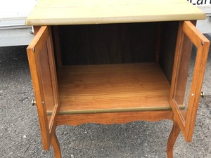 lot 37 image: Small Display Cabinet 2 Door with Glass Front
