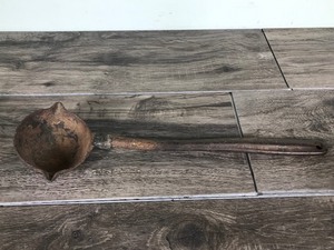 lot 44 image: Vintage Cast Iron Smelting Ladle