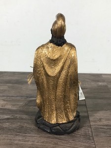 lot 77 image: Vintage Hawaiian King Kamehameha Statue Gold Painted Resin Figurine 8.5 Tiki