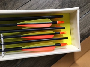 lot 103 image: 12 - Easton Tru-Flite Arrows