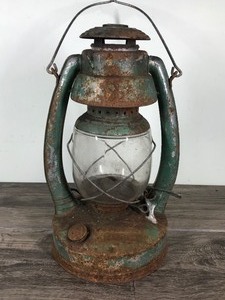 lot 122 image: VTG 13.5 Embury MFG Co.No.2 Air Pilot Warsaw-NY-USA Kerosene Oil Lantern