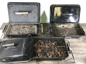lot 133 image: 3 - Portable Grills