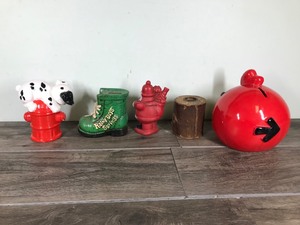 lot 332 image: Lot of Collectible Banks