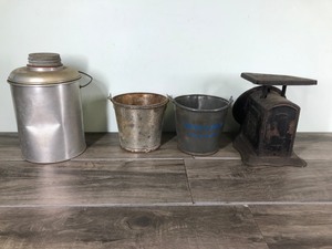 lot 352 image: Lot of Vintage Collectibles