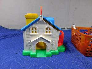 lot 154 image: Fisher Price activity house and basket of cars