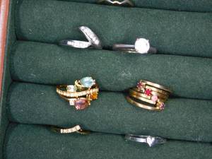 lot 172 image: Rings with stones