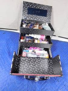 lot 185 image: Make-up case full of make-up and more