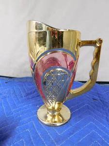 lot 210 image: Set of pitcher and glasses