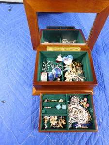 lot 240 image: Wood jewelry box of jewelry