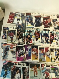 lot 377 image: Lot of 750 plus Hockey Cards