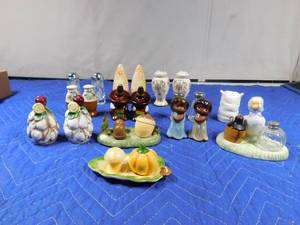 lot 248 image: Salt and pepper shakers