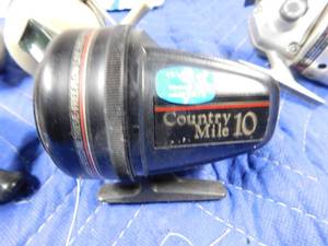 lot 257 image: 5 Vintage fishing reels