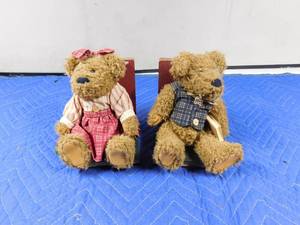 lot 267 image: Vintage book ends