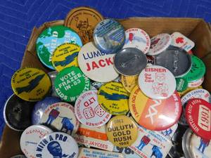 lot 281 image: Flat of advertised button pins