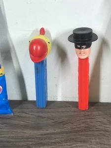 lot 408 image: 4 - Collectible PEZ Dispensers