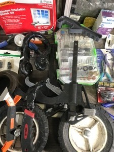 lot 416 image: Lot of Tools & Hardware