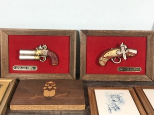 lot 417 image: Lot of Small Pictures