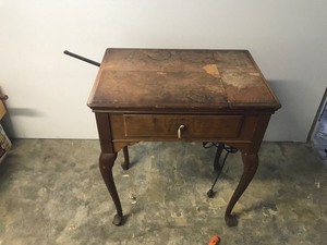 lot 430 image: Vintage Singer Sewing Machine