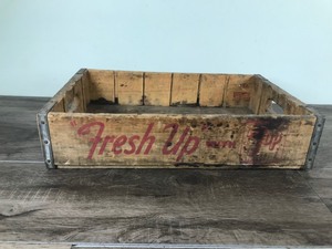 lot 435 image: Vintage Wooden 7up Crate