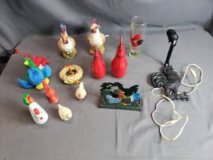 Lot of Rooster Related Home Decor