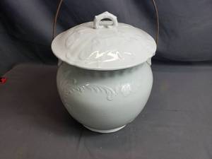 Vintage Hall Pot with Cover