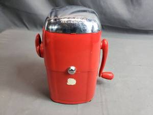 Vintage Ice-O-Mat Ice Chipper Vogue Model