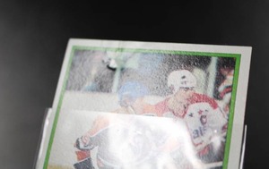lot 84 image: 1980-81 Wayne Gretzky #250 Unscratched Surface Damage