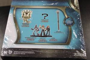 lot 95 image: Funko Pop Aquaman Deluxe Collector Box  Mistery Mini - Trident Sylus & Vinyl Figure GladiatorTrench CreatureAquamanMera
