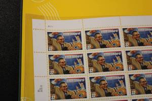 lot 124 image: 1997 Legendary Football Coaches Vince Lombardi 32 Cent Stamp Sheet  20 Stamps in Display Card