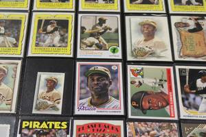 lot 185 image: Roberto Clemente Baseball Card Lot  20 Cards