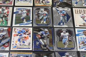 lot 218 image: Barry Sanders Football Card Lot  20 Cards