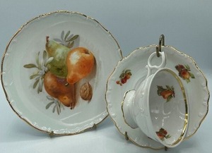 lot 90 image: Lot of 18 Bavaria Germany China Schumann Fruit Pattern
