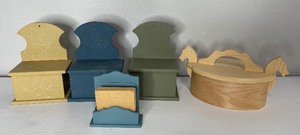 lot 94 image: Scandinavian crafting lot, Rosemaling, unfinished craft items, wood