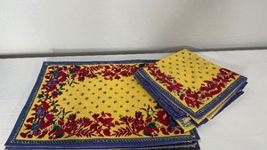 lot 98 image: Williams Sonoma Six Placement and Six Matching Napkins