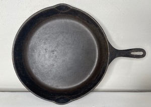 lot 88 image: Cast Iron Fry PanSkillet 11 34